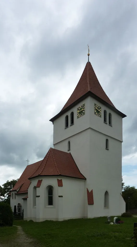 evangelische Margaretenkirche in Salach, vom Friedhof aus gesehen.
