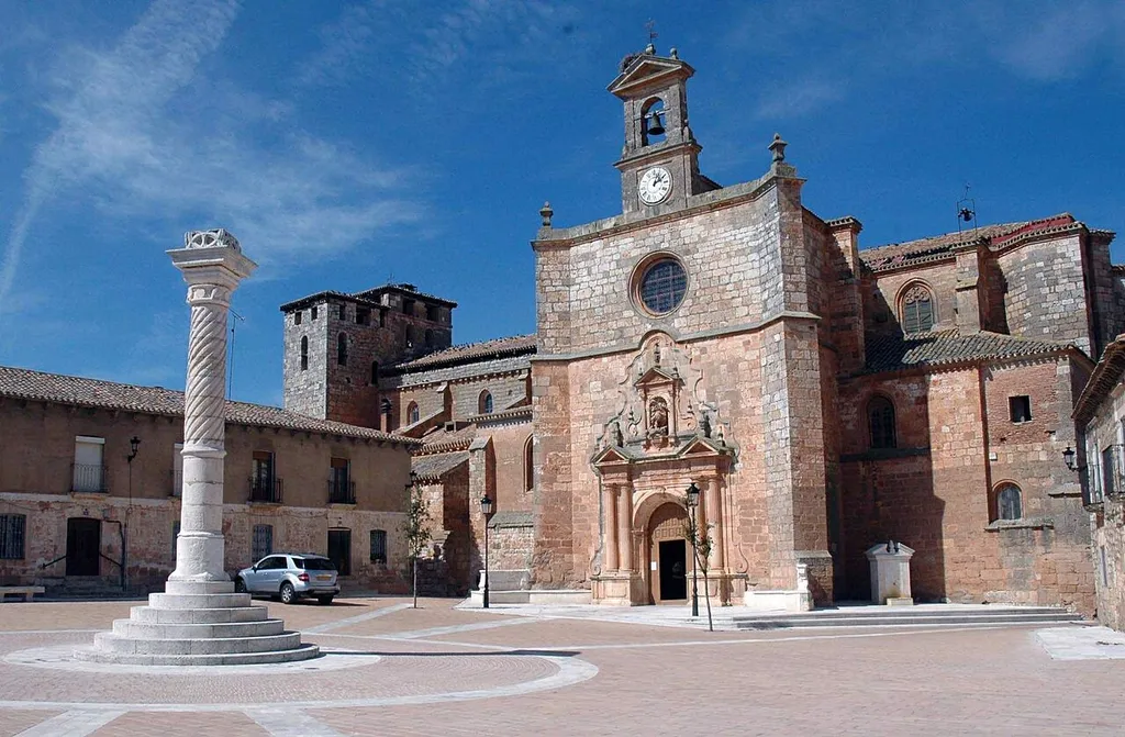 Iglesia de San Miguel y rollo en Mahamud, Burgos