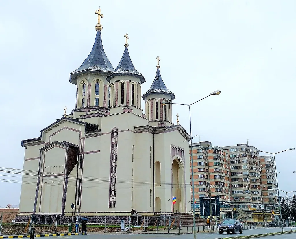 Katedra Zmartwychwstania Pańskiego w Oradei (rum. Catedrala Învierea Domnului din Oradea) – katedra Rumuńskiego Kościoła Prawosławnego zlokalizowana w rumuńskim mieście Oradea przy Piața Emanuil Gojdu. Głównym wezwaniem jest Zmartwychwstanie Pańskie, a drugim patronem kościoła pozostaje św. Andrzej Șaguna, metropolita Transylwanii.