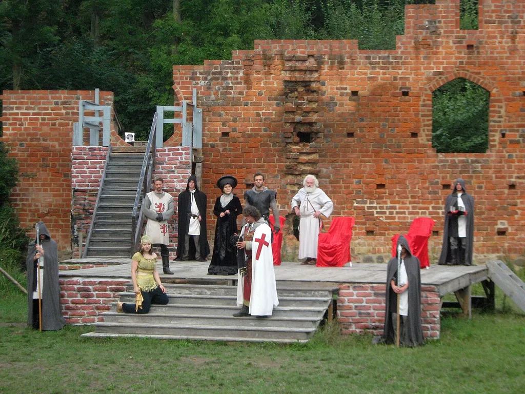 Open air theater Klosterruine Boitzenburg 2010 "Robin Hood - Dacul"