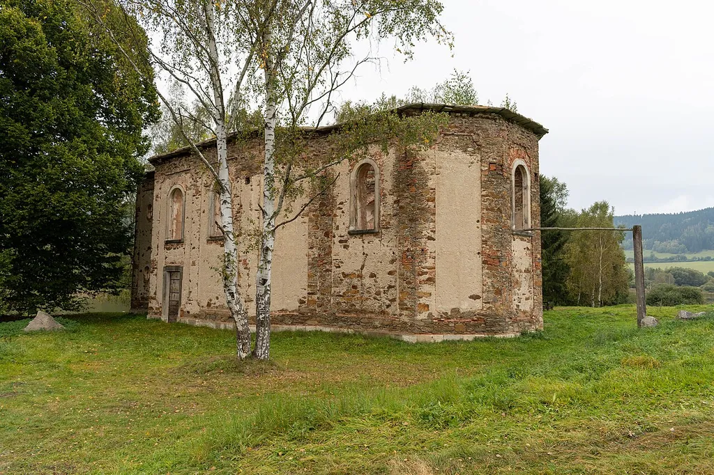 Kostel svatého Blažeje východně od vesnice Branišov