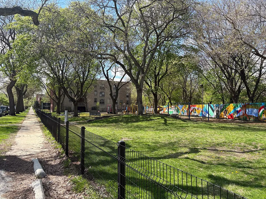 Clyde & Brummel Tot Lot