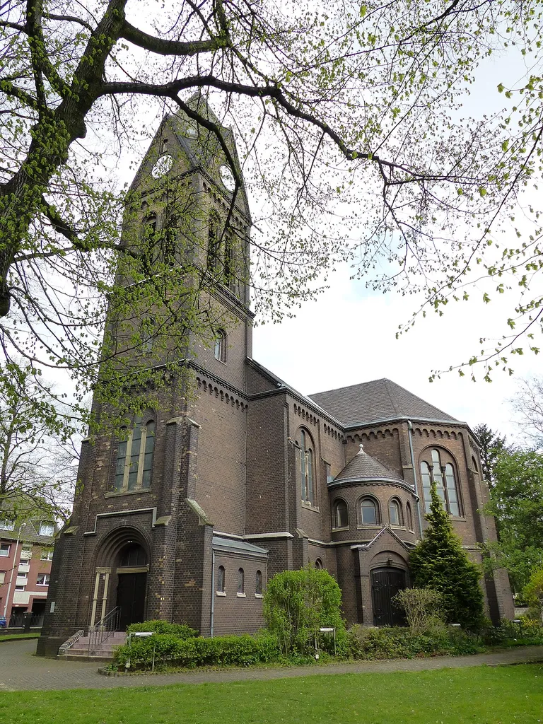 Außenansicht der evang. Kirche, DU-Wanheim