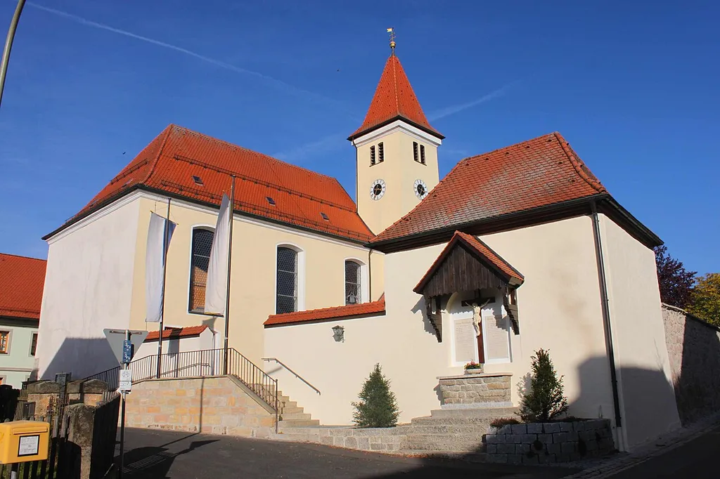 Die katholische Pfarrkirche St. Jakobus major stammt aus den Jahren 1690-1691. Turm wurde jedoch erst Mitte des 18. Jahrhunderts erbaut und später noch erhöht