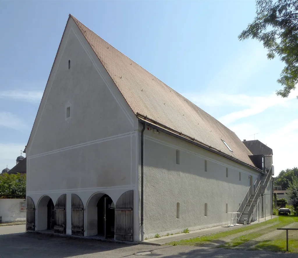 Ehemaliger Zehentstadel des Klosters Au am Inn (Klosterstr. 10).