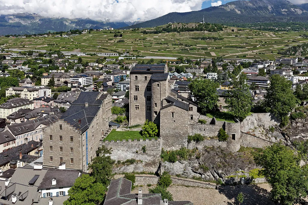 Le Vidomnat et la Majorie, les deux châteaux abritant le Musée d'art du Valais. Photographie par Michel Martinez