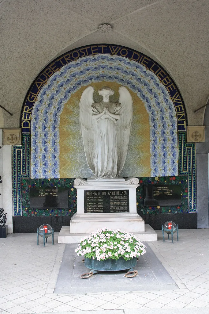 Grabdenkmal Familie Hellmer, Friedhof Stockerau, Austria