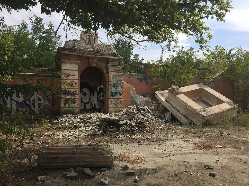Разрушенный стадион «Монолит» в Волгограде.