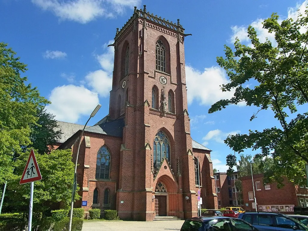 Die Röm.- katholische Sophienkirche im Stadtteil Hamburg-Barmbek-Süd in der Weidestraße 53 bzw. Elsastraße.