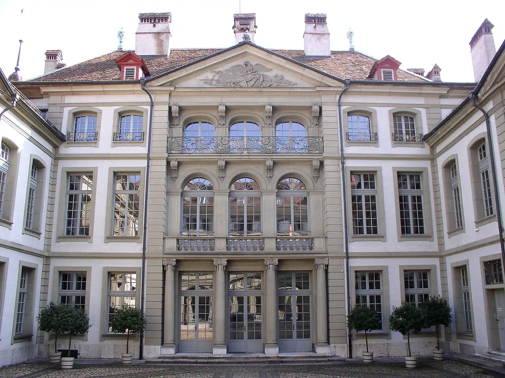 Hauptfront des Erlacherhofs in Bern