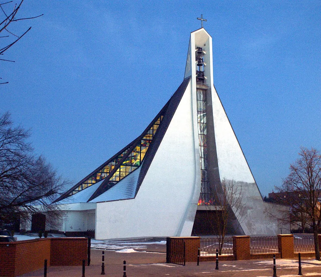 Wejherowo, ul. Rybacka - rzymskokatolicki kościół parafialny p.w. Najświętszej Maryi Panny Królowej Polski, 1986-1997