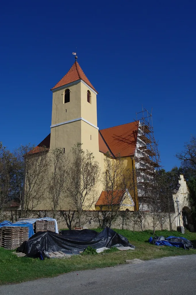 Kostel sv. Jiljí s hřbitovem od jihozápadu