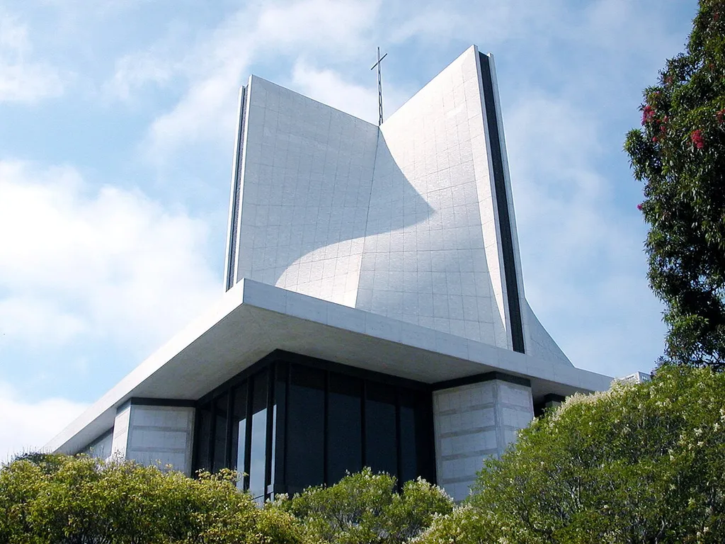 St Mary's Cathedral. Architect, en:Pietro Belluschi. --Gndawydiak 04:08, 28 September 2006 (UTC)
