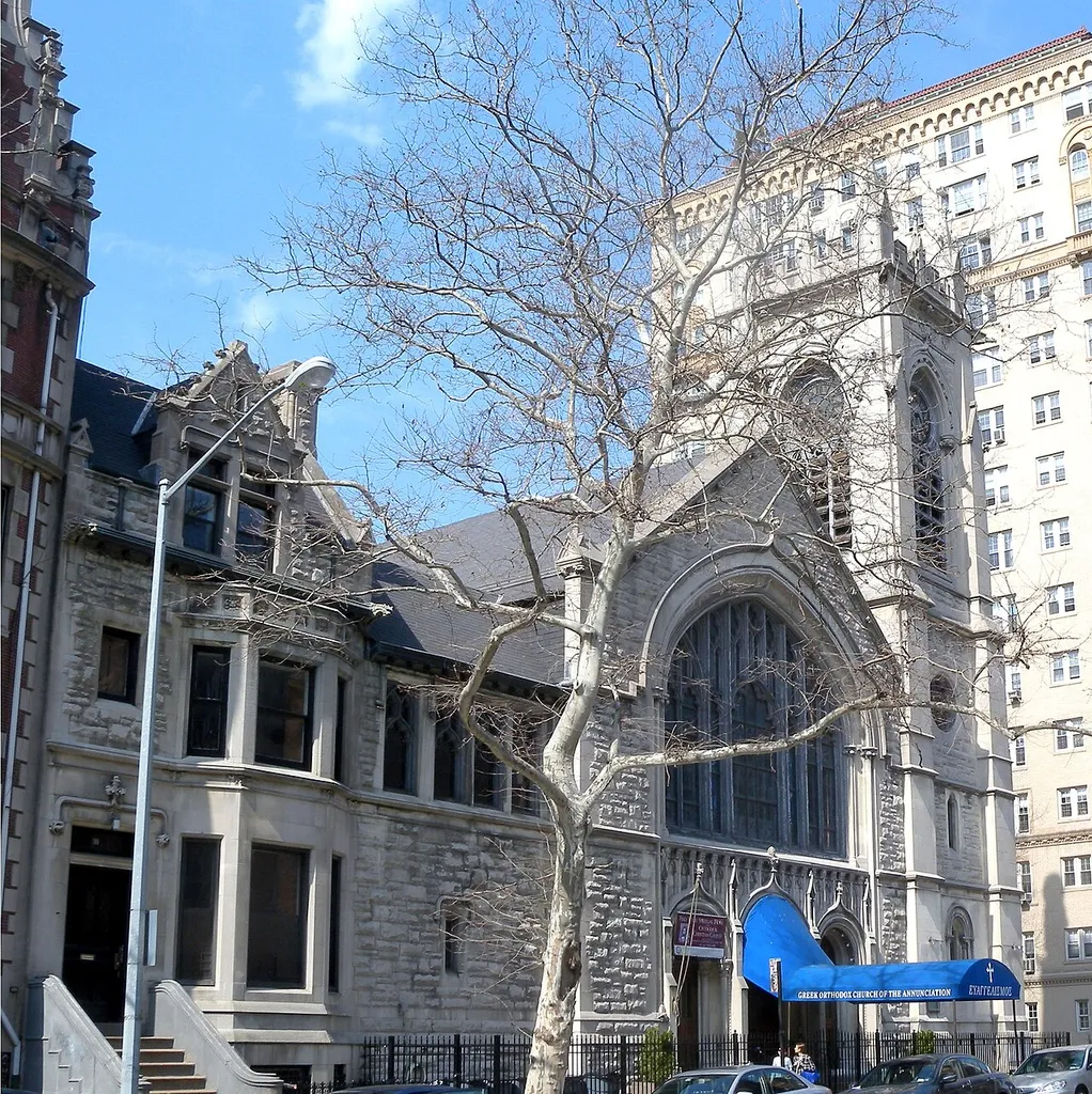 Looking northwest at w:Annunciation Greek Orthodox Church (Manhattan) on a sunny early afternoon.