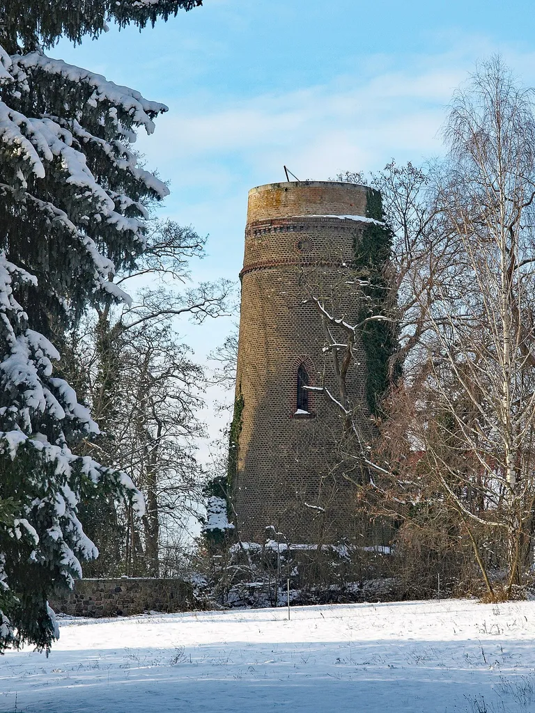 denkmalgeschützter Wasserturm in Trebbin im Jahr 2021