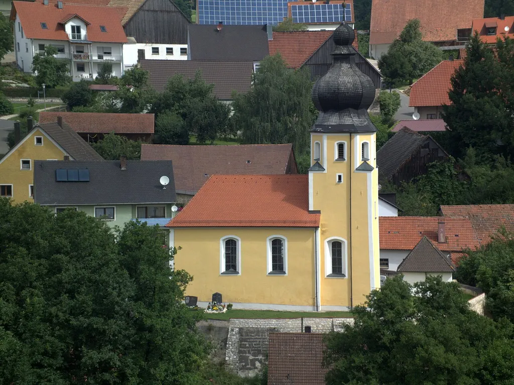 Katholische Filialkirche in Tauernfeld Oberpfalz: Kirche von Süden