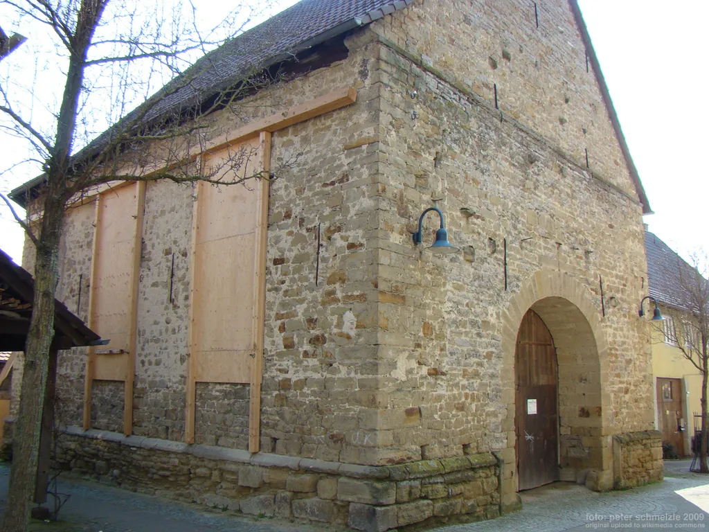 Alte Kirche in Richen (heute Stallgebäude)