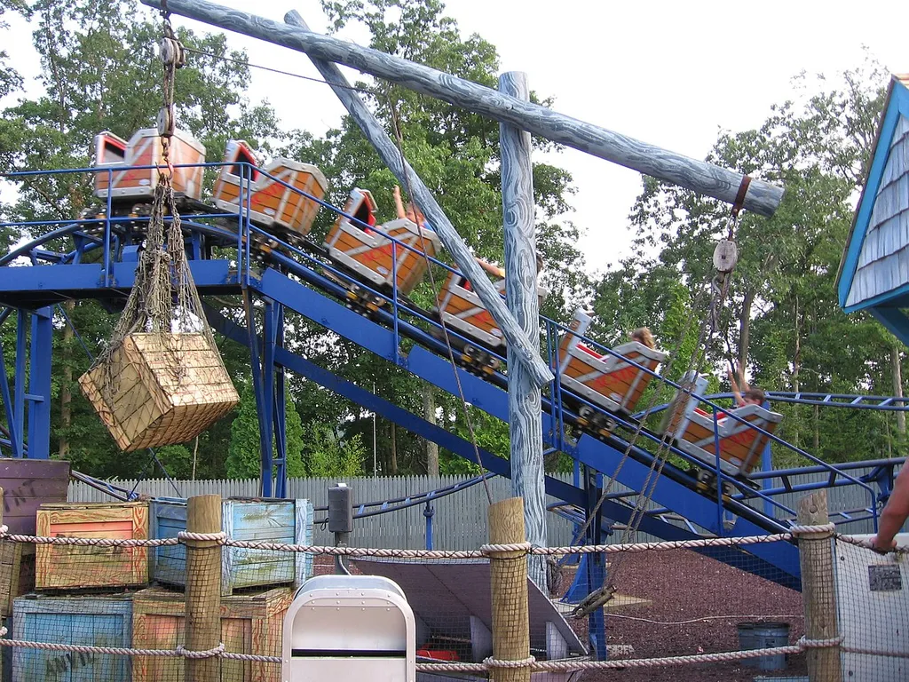 Road Runner Railway's train climbs the lift