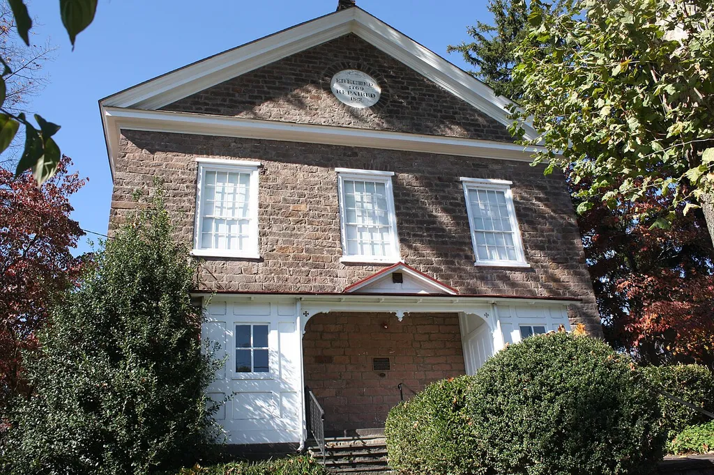 en:Newtown Presbyterian Church, also known as Old Presbyterian Church of Newtown, is a historic church in Newtown, Bucks County, Pennsylvania. This is an image of a place or building that is listed on the National Register of Historic Places in the United States of America. Its reference number is 87001212 (Wikidata).