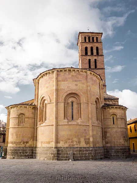 Iglesia románica de San Lorenzo.