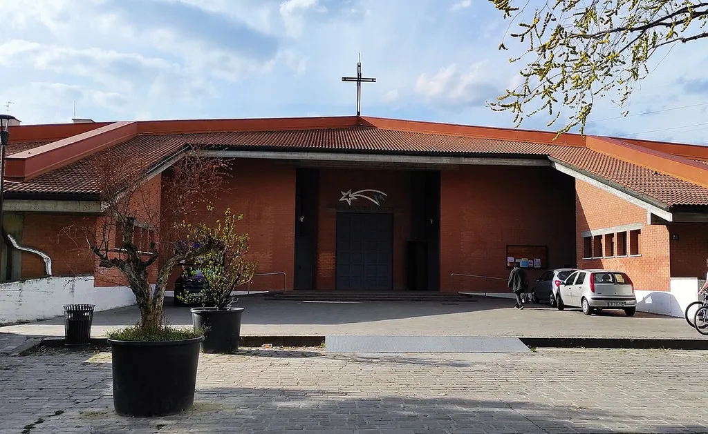 Facciata della Chiesa di Maria Madre della Chiesa a Gratosoglio, Milano.