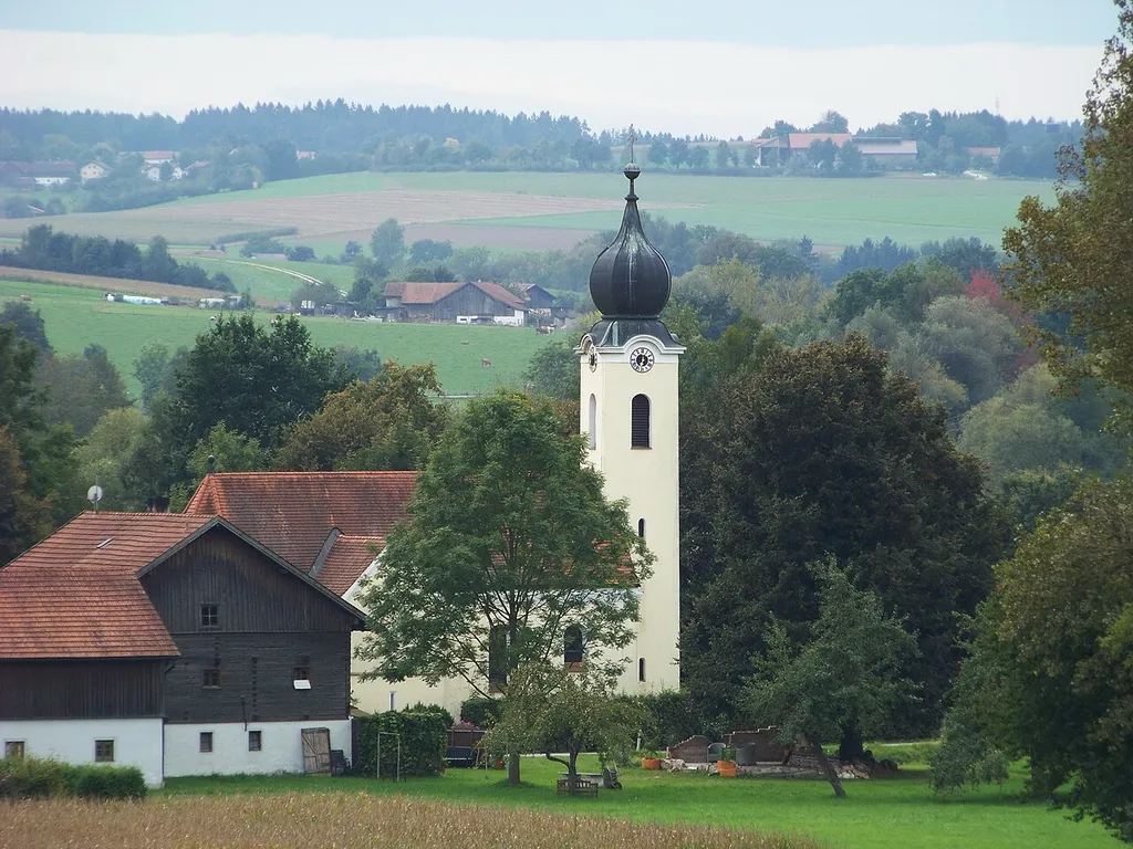Triftern, Lengsham, Dorfstraße 10. Katholische Kirche St. Koloman, einschiffig mit nicht eingezogenem Chor, spätgotisch, frühes 16. Jahrhundert, Barockisierung bez. 1715; Turm und Erweiterung nach Westen 1898; mit Ausstattung.