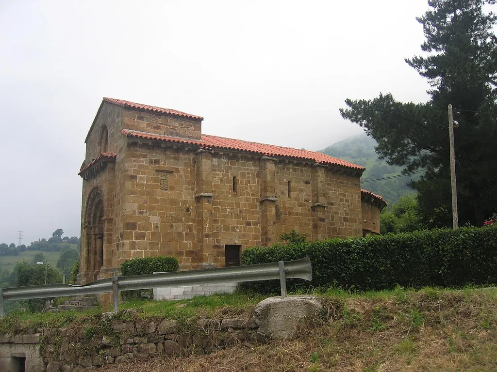 Fotografía del Iglesia de San Pedro de Arrojo en el concejo de Quirós.