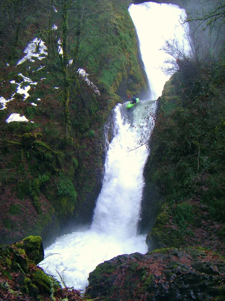 "Kayaking down Bridal Veil Falls , Oregon, Columbia River Gorge" (description from flickr)