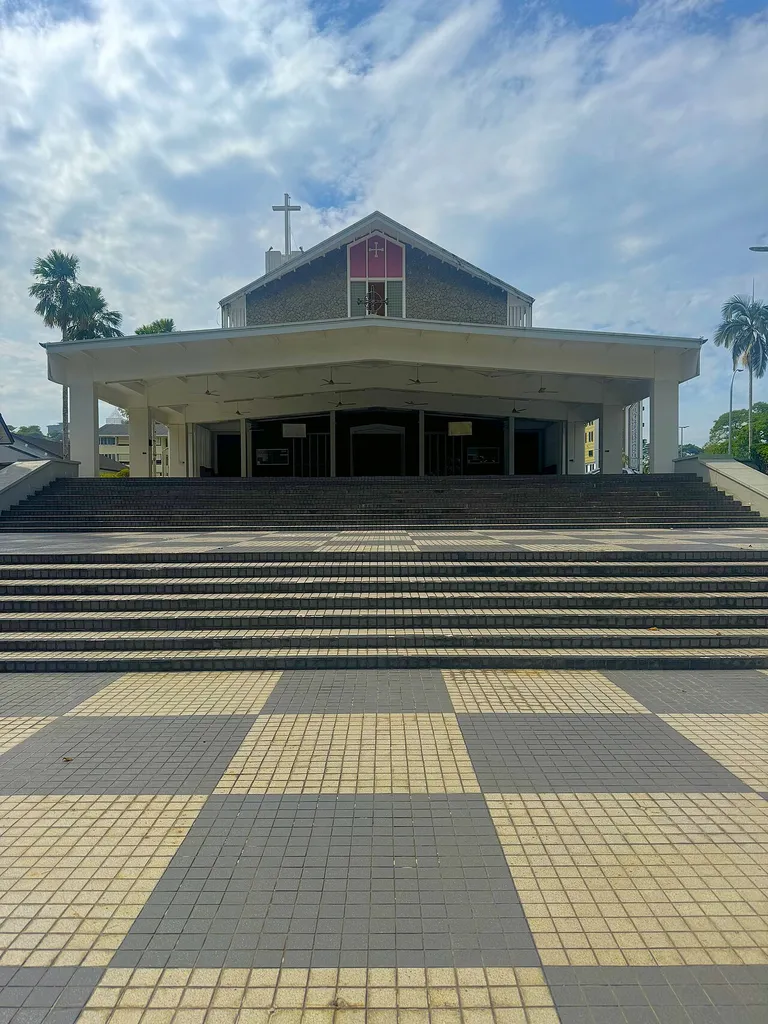 Tampak Luar Katedral Anglikan Santo Thomas