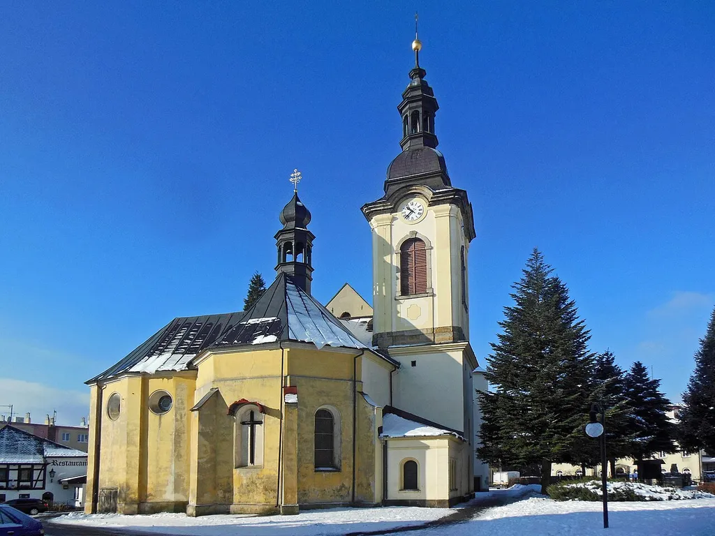 Rumburk (okres Děčín). Náměstí Dobrovského, kostel svatého Bartoloměje.