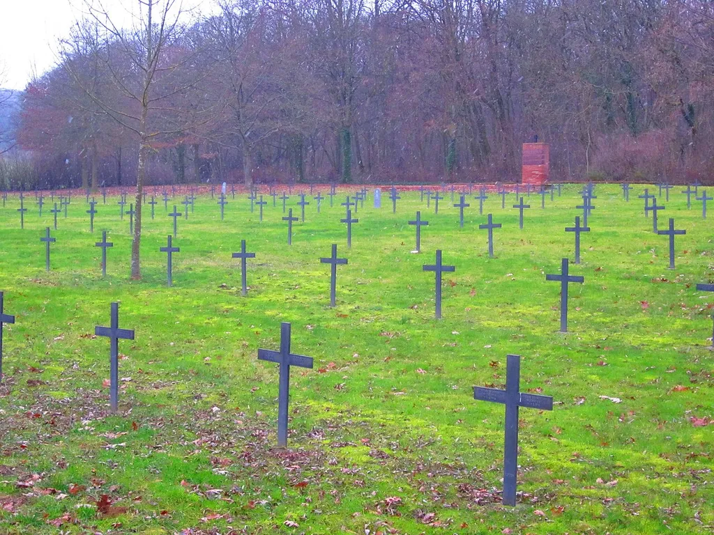 Fey cemetery war