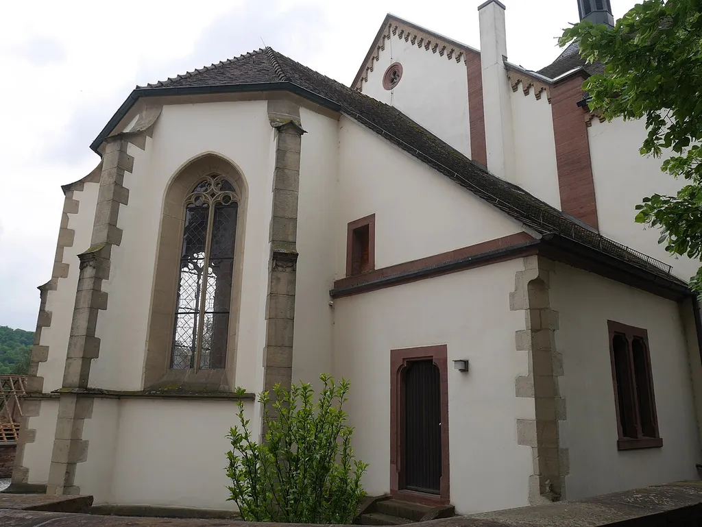 Die heutige evangelische Galluskirche geht in ihrem Baubestand teilweise (Turmkern, Chor und Sakristei) auf das Jahr 1490 zurück