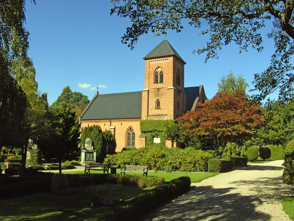 Taarbæk kirke, Lyngby-Taarbæk fra syd