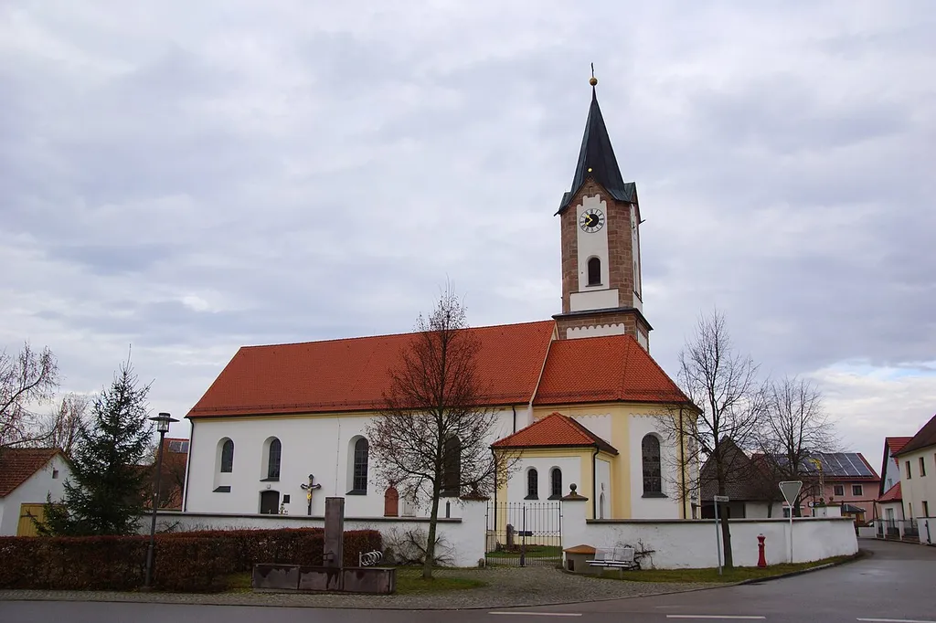 Die katholische Pfarrkirche St. Stephanus in Thannhausen