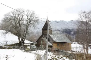 Holdhus church