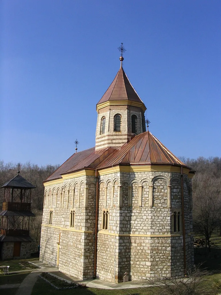 Манастир Мала Ремета са црквом посвећеној Покрову Богородице изградио је, према предању, краљ Драгутин, који га је даровао манастиру Рачи. Прве поуздане податке о манастиру дају турски извори из средине 16. века. Крајем 17. века манастир су обновили избегли калуђери манастира Раче. Није познато како је изгледала првобитна црква на чијем месту је 1739. године изграђена данашња. Престоне иконе на иконостасу сликао је 1759. Јанко Халкозовић, а зидне Коста Ванћеловић 1910. године.