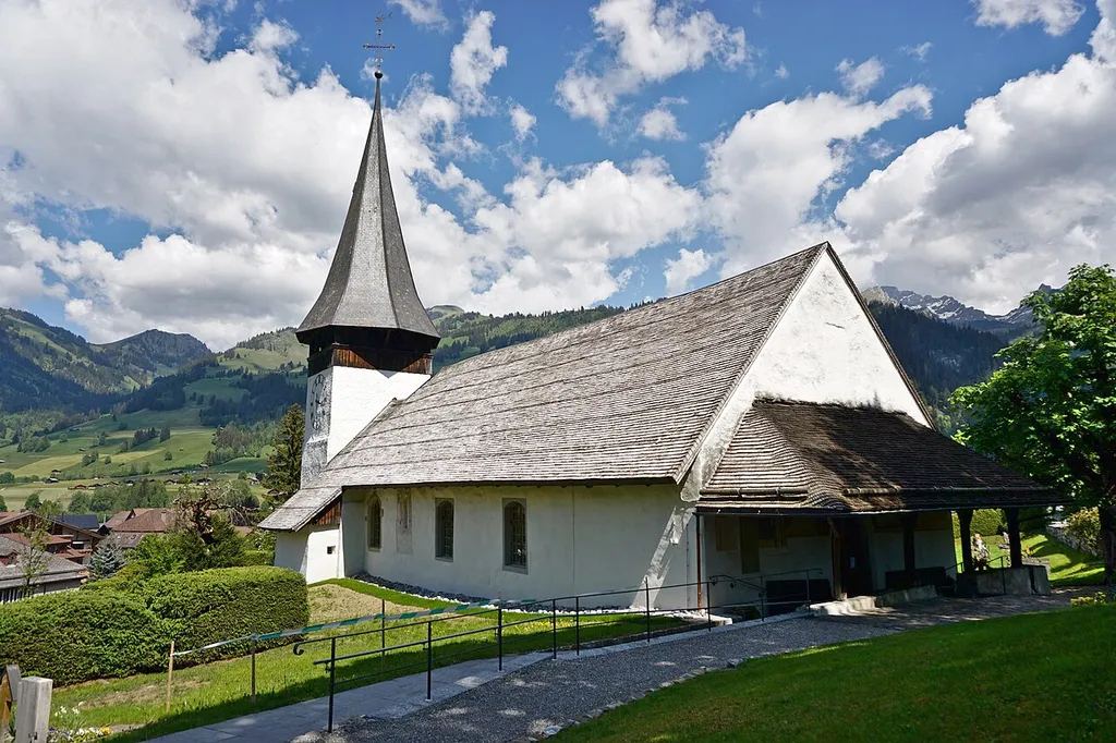 Kirche Zweisimmen aussen Eingangseite