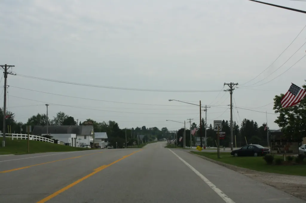 Looking south at downtown w:Carney, Michigan on w:U.S. Route 41. This file was uploaded with Commonist.