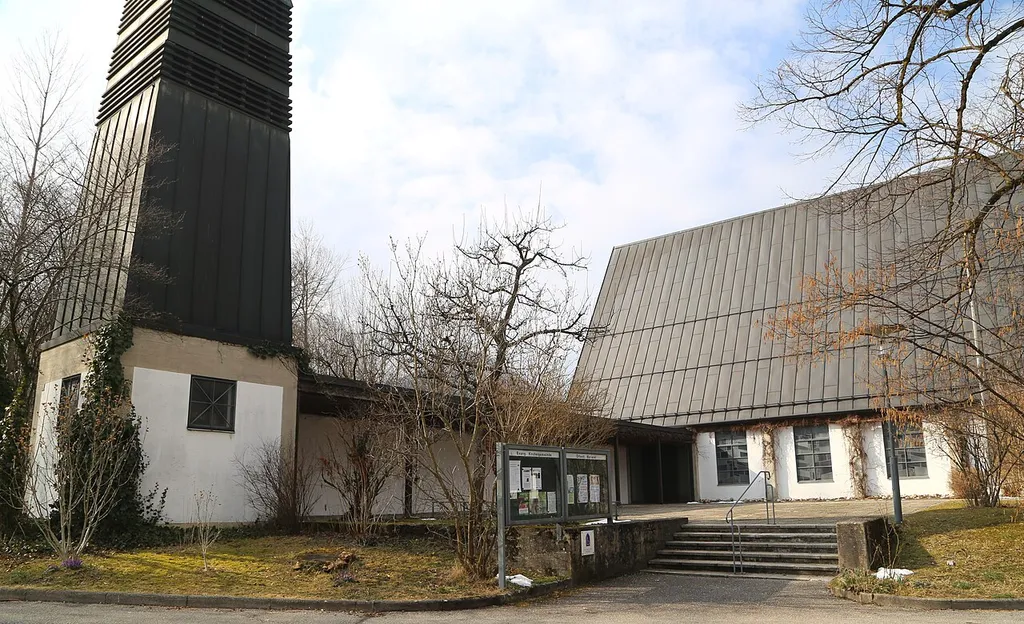 Kirchenstraße 10, Brannenburg; Michaelskirche, Architekt Franz Lichtblau, 1964 eingeweiht