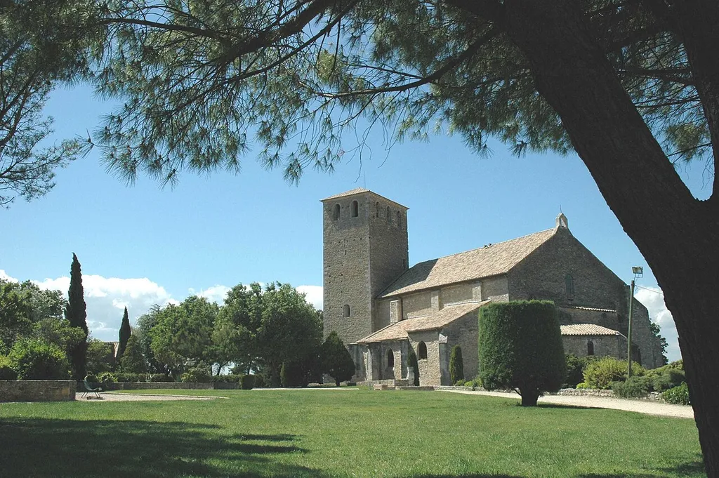 picture of collégiale st martin of bollène