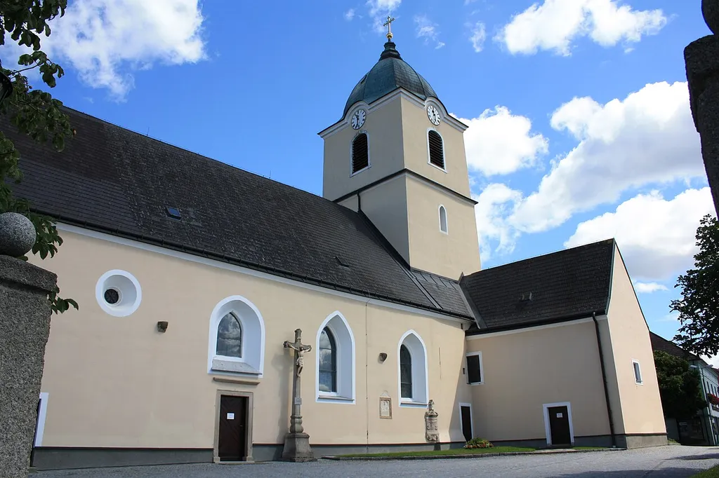 Außenansicht der Pfarrkirche in Vitis, Lower Austria