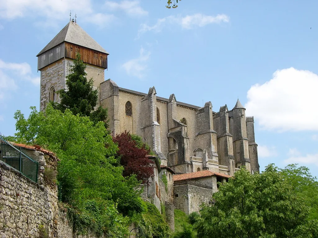 Façade sud de la cathédrale de Saint-Bertrand-de-Comminges