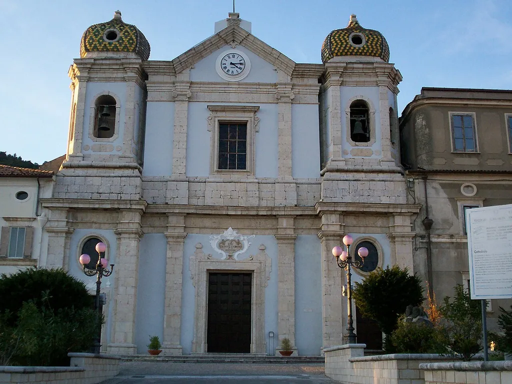 Prospetto della Cattedrale della Santissima Trinità in Cerreto Sannita (Bn)