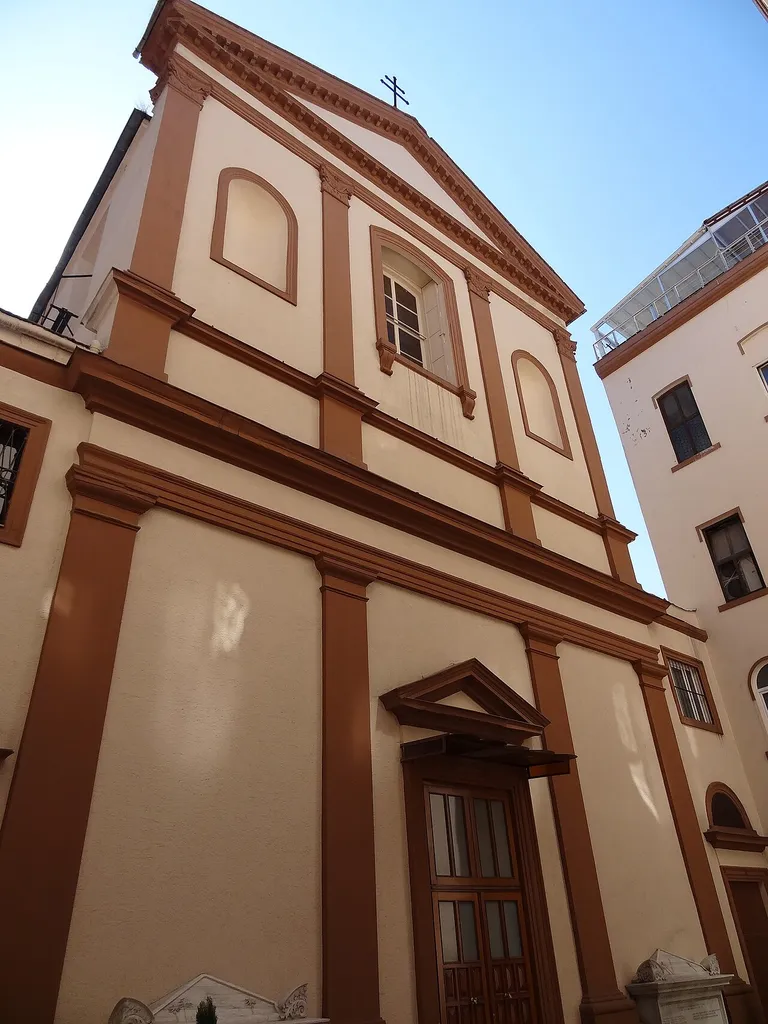 Façade de la cathédrale arménienne catholique d'Istanbul.