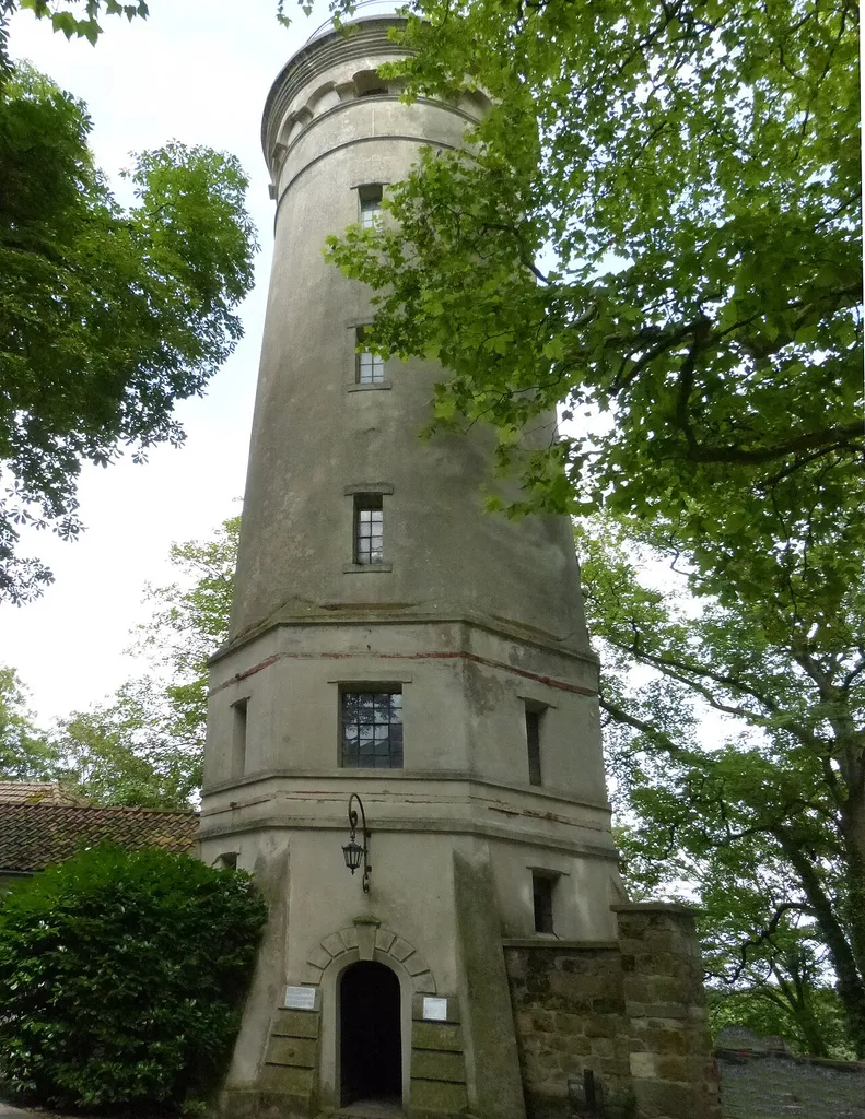 25m hoher ehemaliger Wasserturm im Park von Schloss Cappenberg