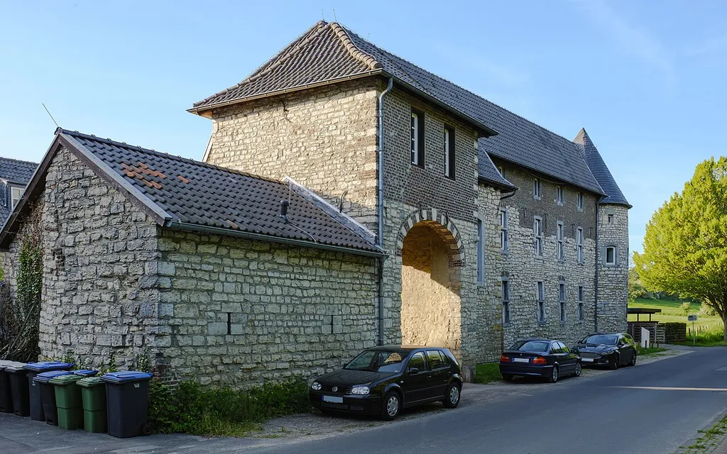 Die Burg Seffent in Aachen, heutzutage umgebaut zu modernen Wohneinheiten