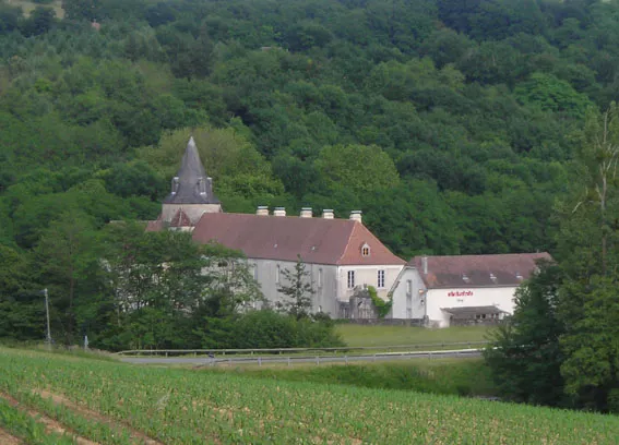 L'abbaye de Sauvelade dans la vallée du Laà , aujourd'hui étape de Compostelle sur la voie du Puy.