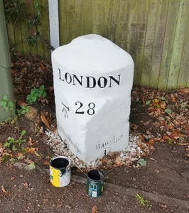 Milestone, traffic lights at jct of London Road with Caesar's Camp Road