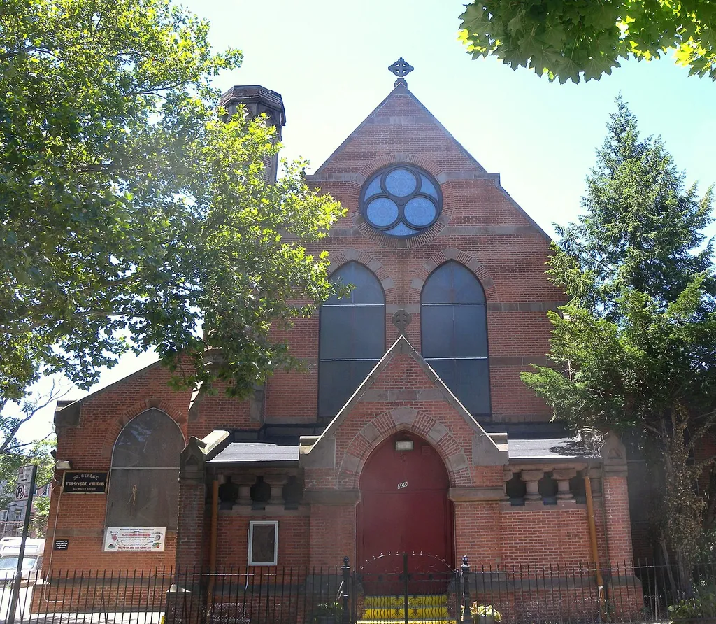 Looking west across Marcy Avenue at St George's on a sunny afternoon; must get a morning shot some day.
