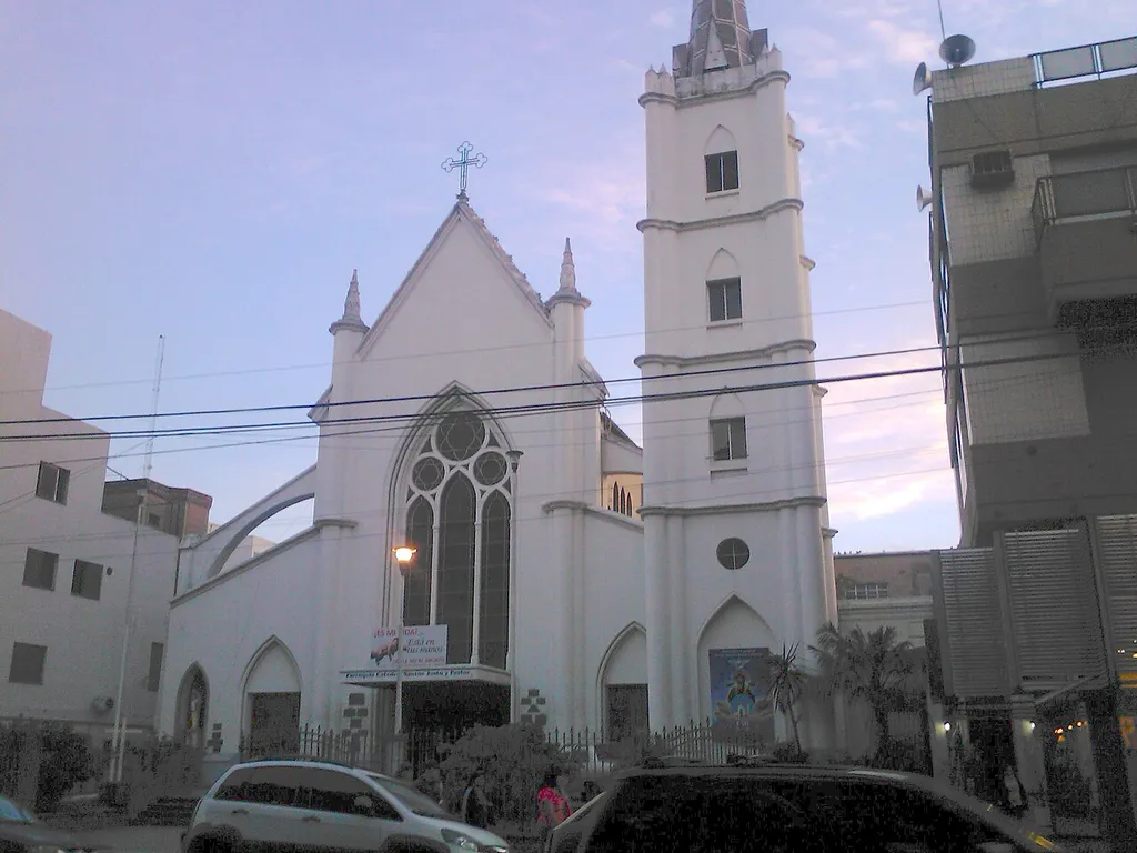 Catedral de los Santos Justo y Pastor. Dr. Ignacio Arieta 3045, San Justo, Prov. de Buenos Aires.